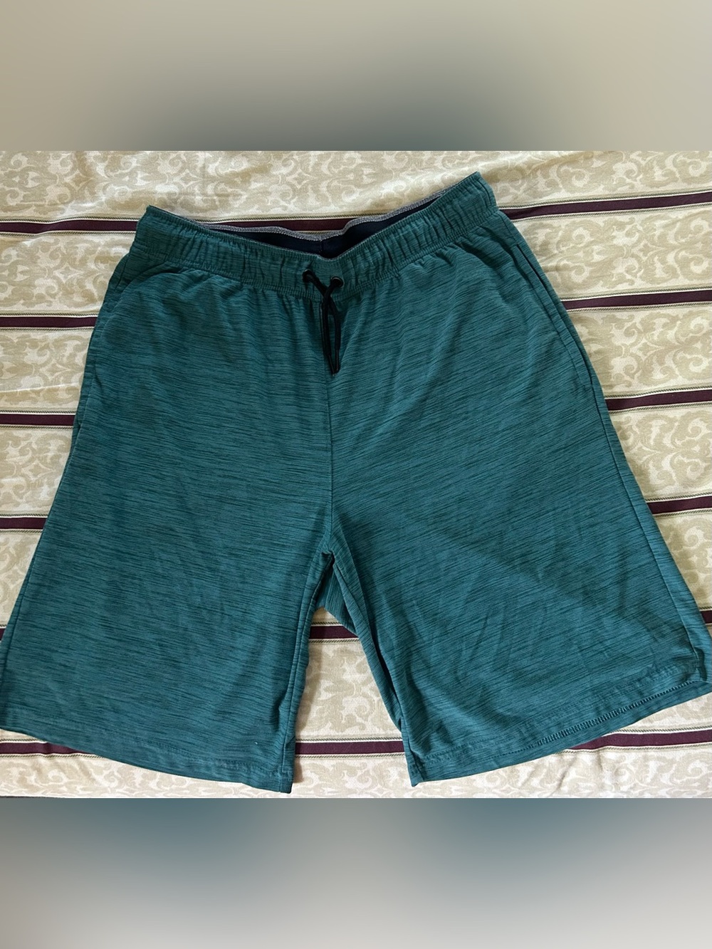 Old Navy Men’s Active Breathe On Teal Athletic Shorts. Size Medium (tall)